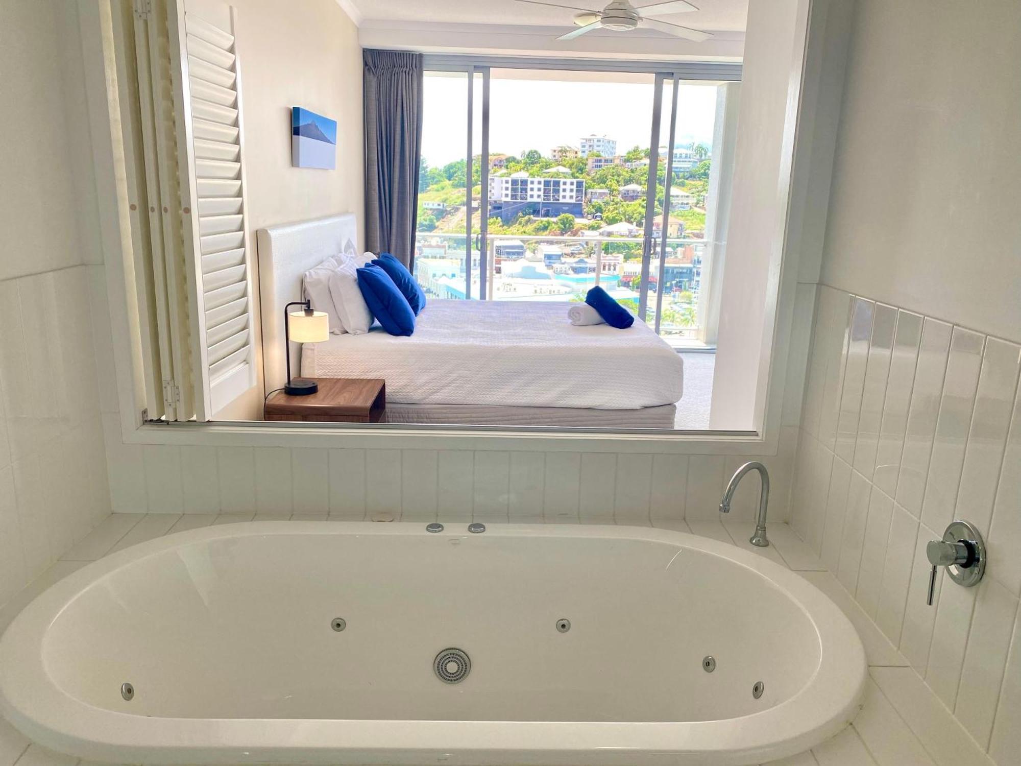 1102 | 11th Floor River & Stadium Views Townsville