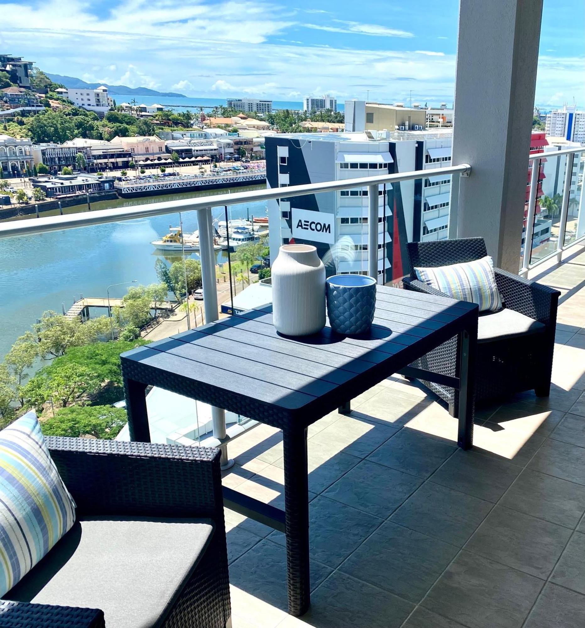 1102 | 11th Floor River & Stadium Views *